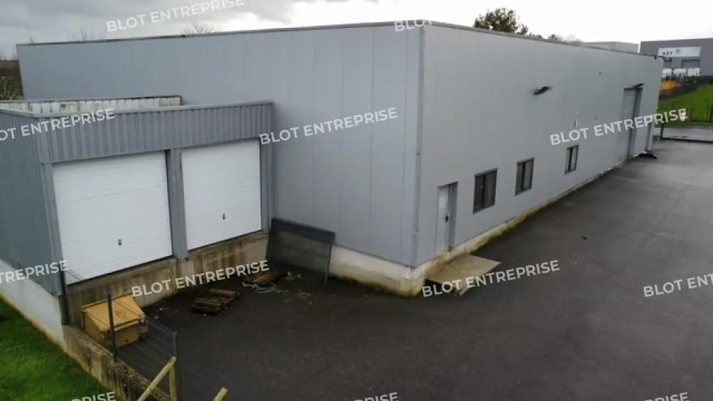 Local d’activités dans Plerneuf à louer Photo de l’immeuble– Image 1 sur 5