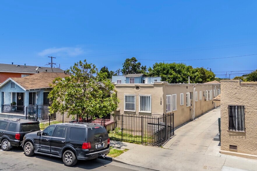 1139 E 68th St, Los Angeles, CA à vendre - Photo de l’immeuble – Image 2 sur 14