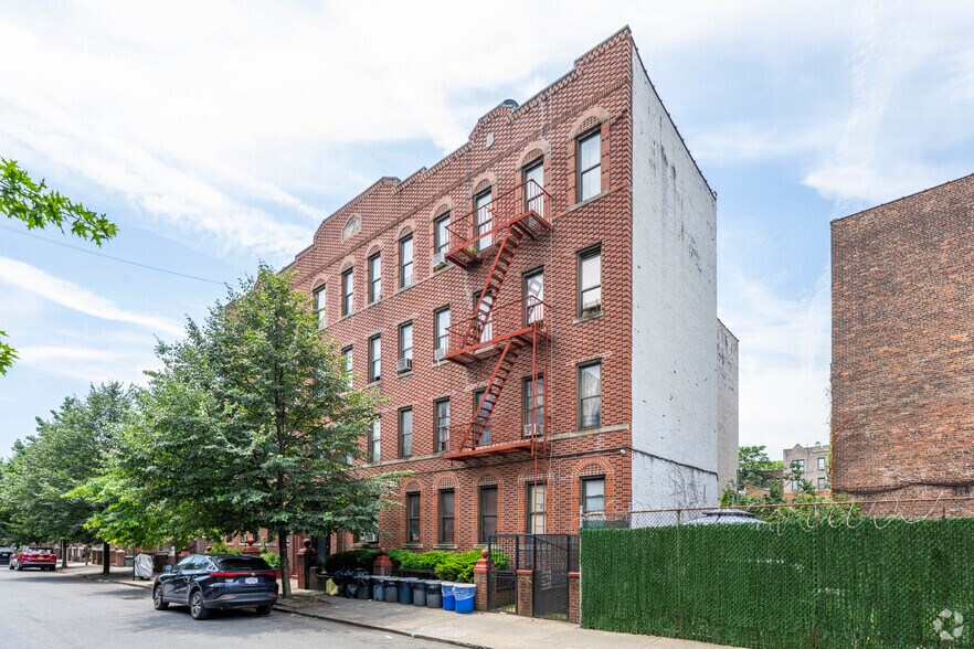 448 E 94th St, Brooklyn, NY à vendre - Photo de l’immeuble – Image 2 sur 9