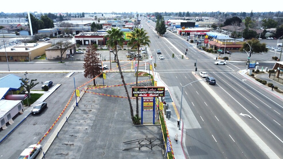 4030 N Blackstone Ave, Fresno, CA à louer - Photo de l’immeuble – Image 3 sur 4