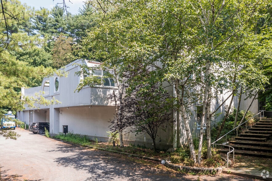 140 Old Saw Mill River Rd, Hawthorne, NY à vendre - Photo principale – Image 1 sur 21