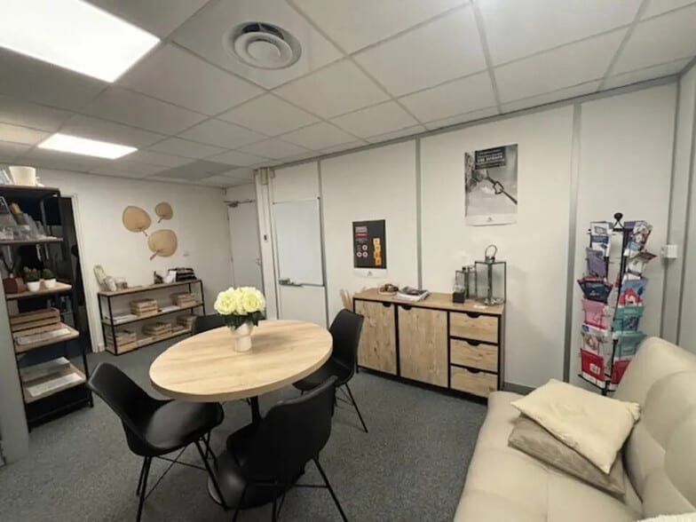 Bureau dans Aix-en-Provence à louer - Photo intérieure – Image 2 sur 5