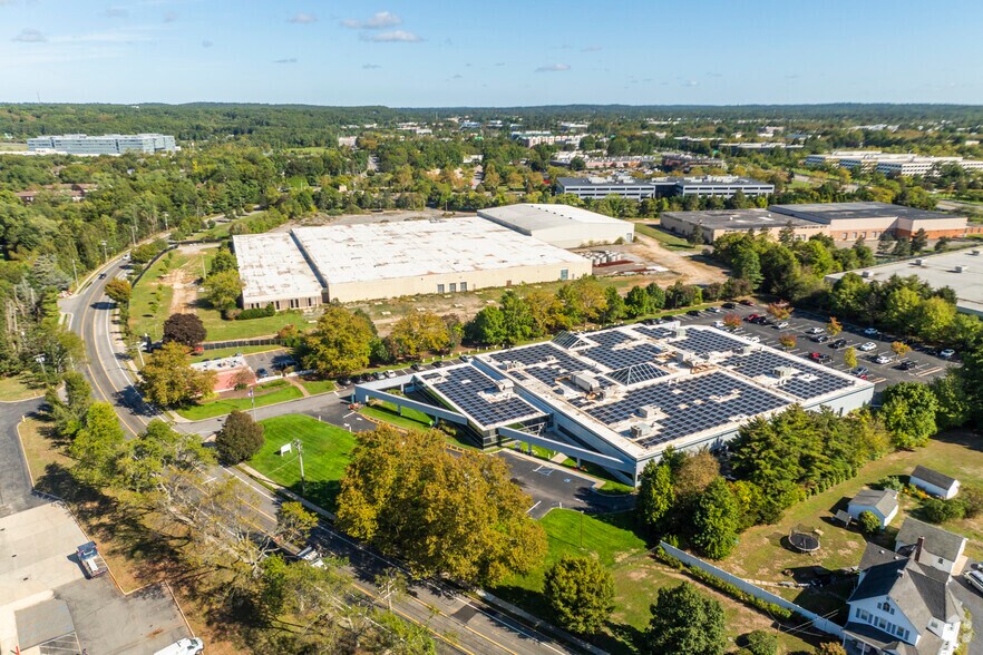 1800 Walt Whitman Rd, Melville, NY à louer - Photo de l’immeuble – Image 2 sur 3