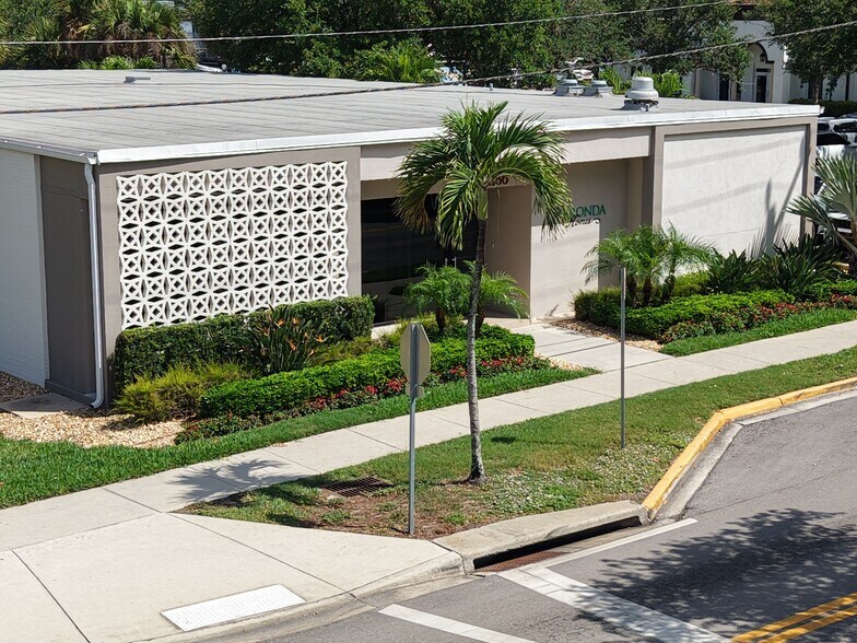 2286 W 1st St, Fort Myers, FL à louer - Photo de l’immeuble – Image 2 sur 12