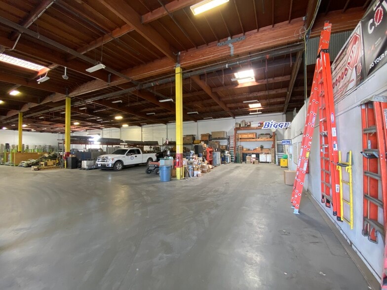 14511 Industry Cir, La Mirada, CA à louer - Photo de l’immeuble – Image 3 sur 3