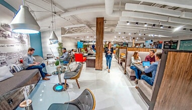 252 W Esplanade, North Vancouver, BC à louer Photo intérieure– Image 2 sur 10