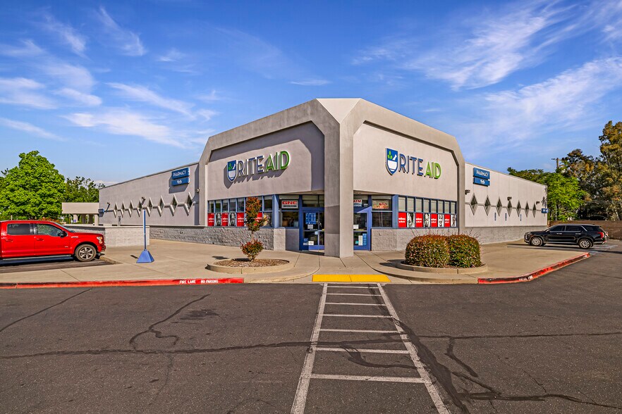 2700 Oro Dam Blvd E, Oroville, CA à louer - Photo de l’immeuble – Image 1 sur 10