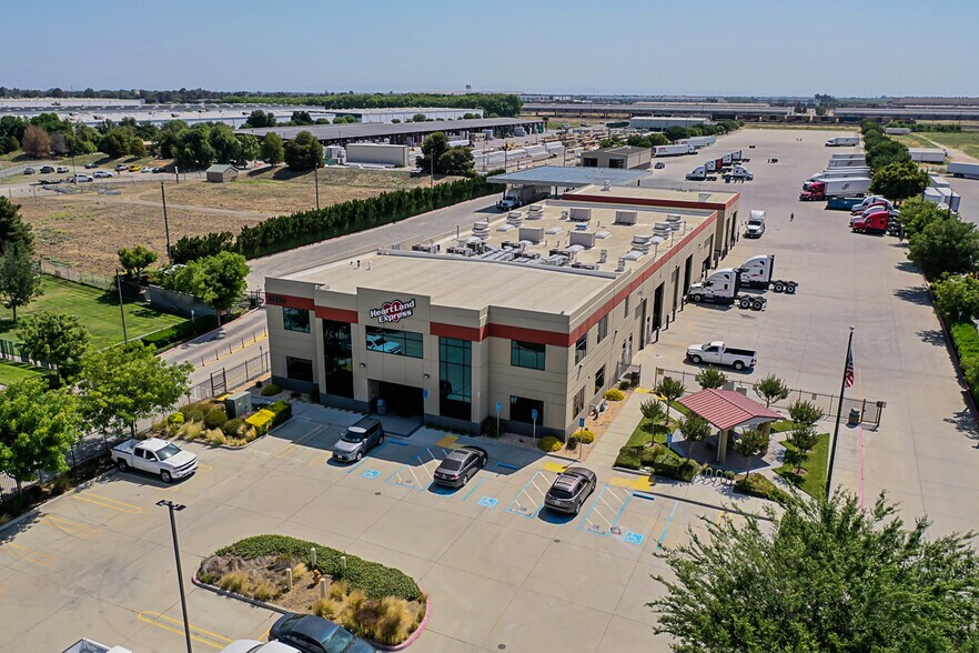 12550 S Harlan Rd, Lathrop, CA à louer - Photo de l’immeuble – Image 2 sur 6