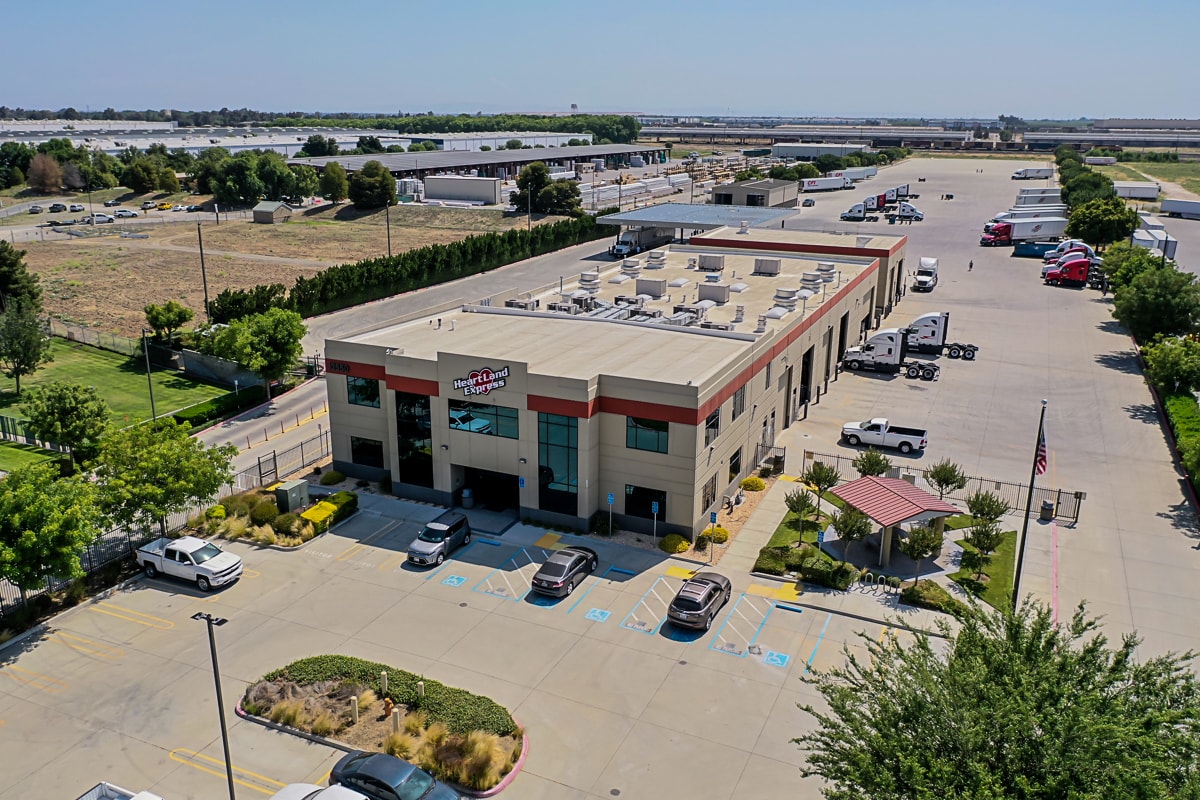 12550 S Harlan Rd, Lathrop, CA à louer Photo de l’immeuble– Image 1 sur 57