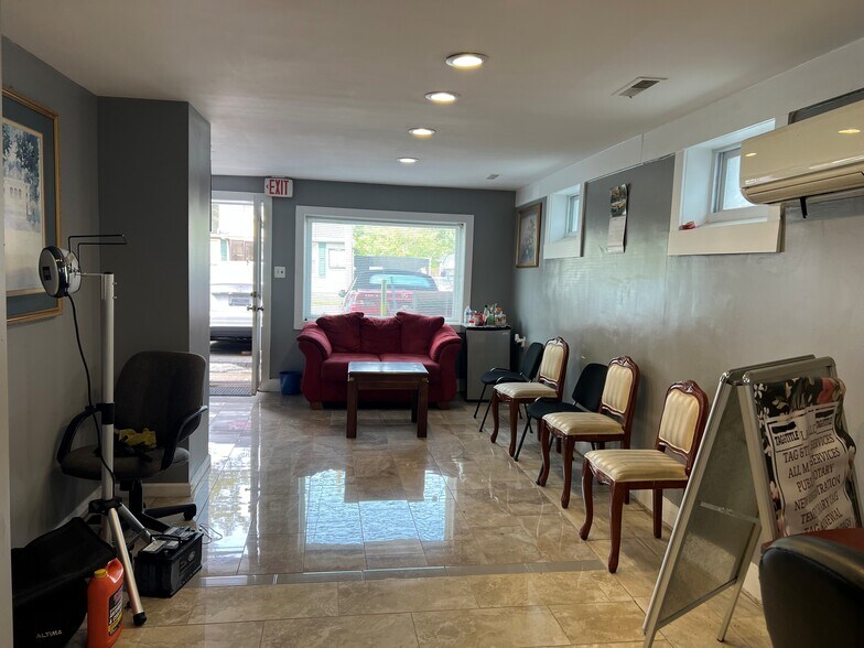 10805 Lanham Severn Rd, Glenn Dale, MD à vendre - Photo de l’immeuble – Image 3 sur 10