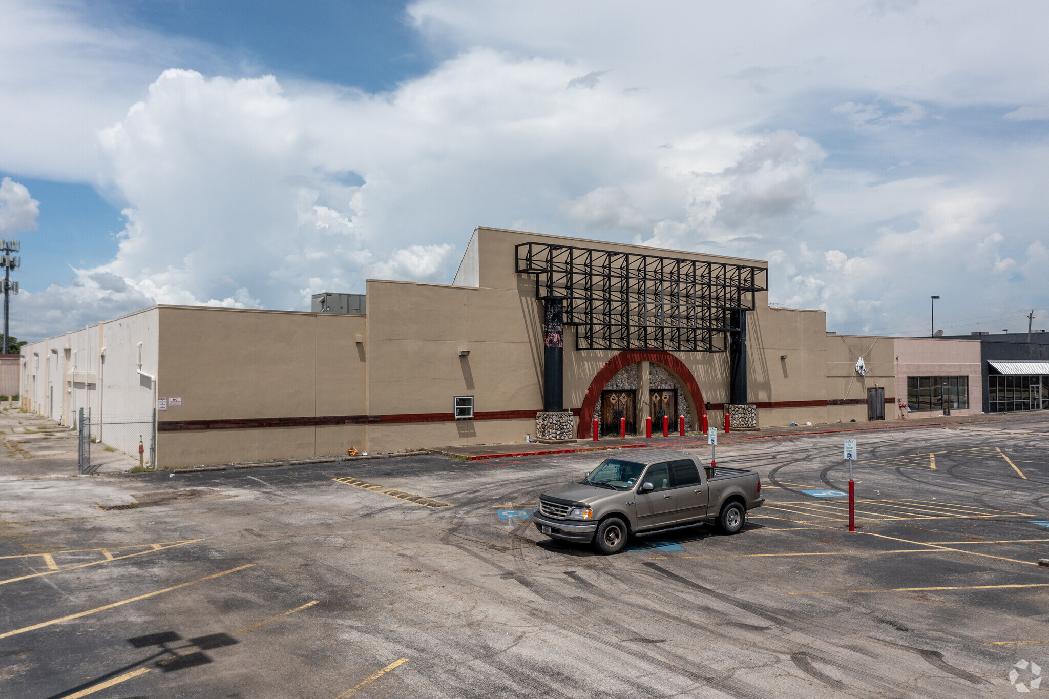 9960 Kleckley Dr, Houston, TX à louer Photo de l’immeuble– Image 1 sur 7