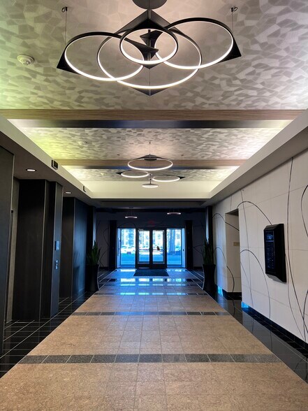 8800 Lyra Dr, Columbus, OH à louer - Hall d’entrée – Image 2 sur 7