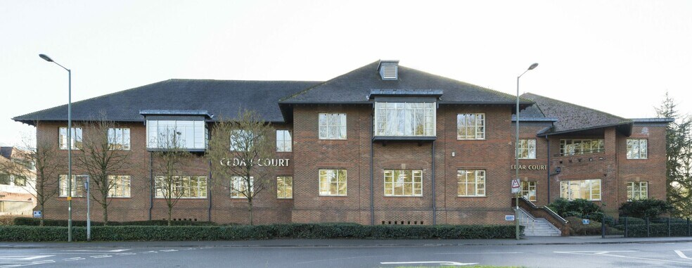 Guilford Rd, Leatherhead à louer - Photo de l’immeuble – Image 2 sur 3