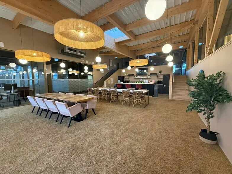 Bureau dans Isneauville à louer - Photo de l’immeuble – Image 1 sur 7
