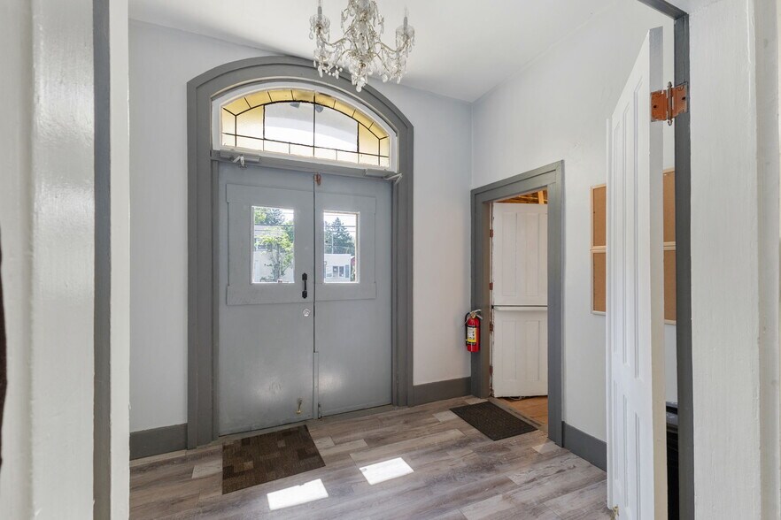 13 Leonard St, Gansevoort, NY à vendre - Photo de l’immeuble – Image 2 sur 36
