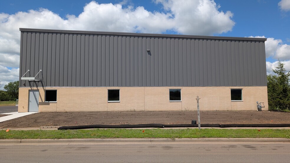 1230 Continental Dr, Eau Claire, WI à louer - Photo de l’immeuble – Image 3 sur 10