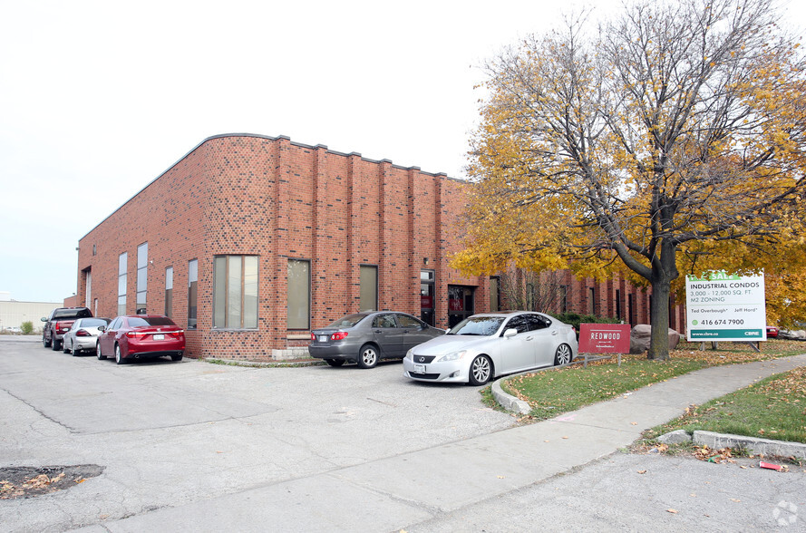 4 Alfred Kuehne Blvd, Brampton, ON à vendre - Photo principale – Image 1 sur 2