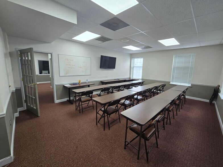 10901 Indian Head Hwy, Fort Washington, MD à louer - Photo de l’immeuble – Image 3 sur 18