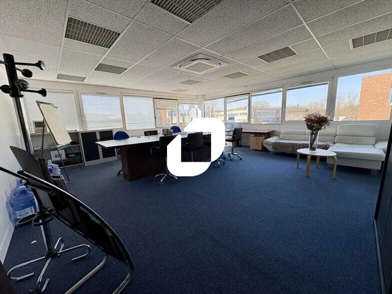 Bureau dans Bièvres à louer - Photo de l’immeuble – Image 2 sur 9