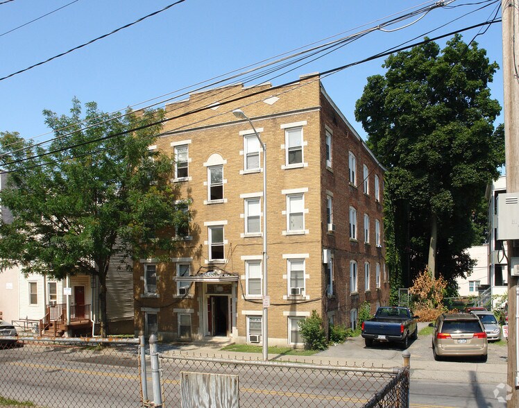 Academy Collection - 76 Academy Street portefeuille de 1 biens à vendre sur LoopNet.fr - Photo principale – Image 1 sur 11