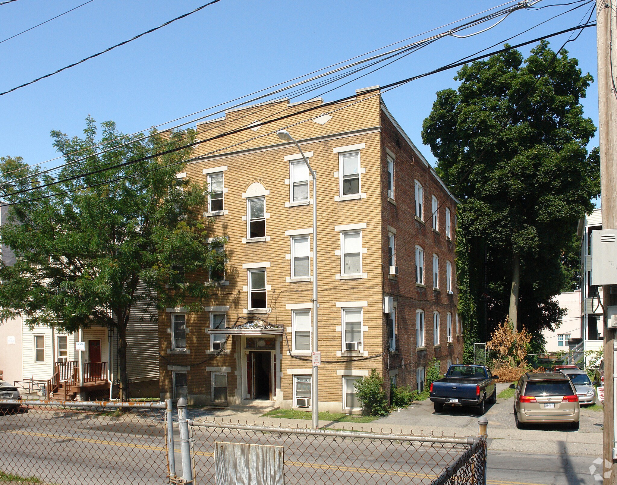 Academy Collection - 76 Academy Street portefeuille de 1 biens à vendre sur LoopNet.fr Photo principale– Image 1 sur 12