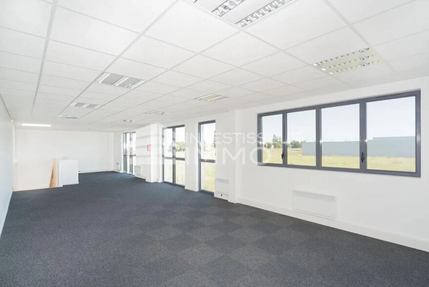 Bureau dans Lieusaint à louer - Photo intérieure – Image 2 sur 4