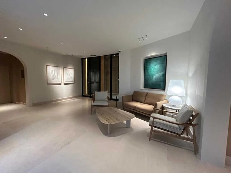 60 Rue De Monceau, Paris à louer - Photo de l’immeuble – Image 1 sur 8