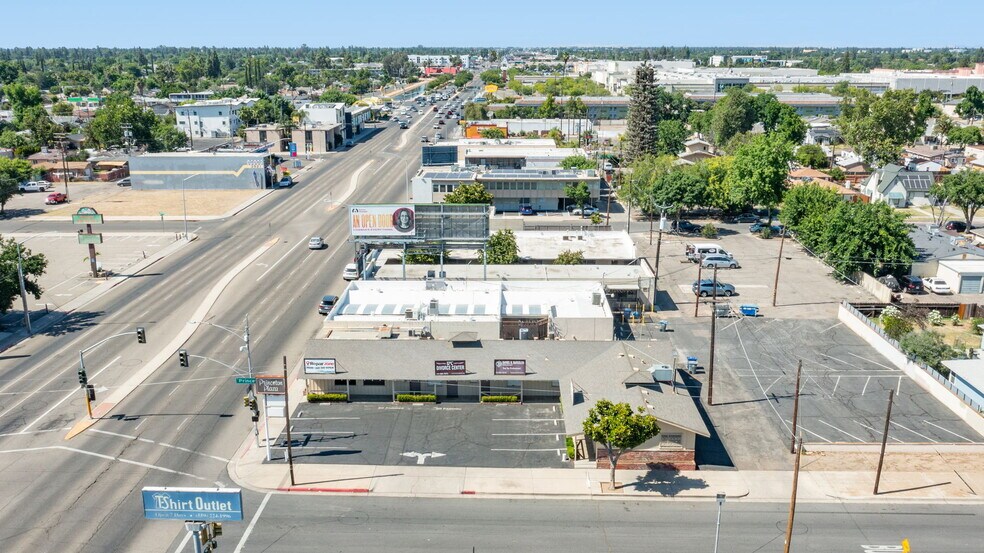 2804 N Blackstone Ave, Fresno, CA à vendre - Photo de l’immeuble – Image 2 sur 9