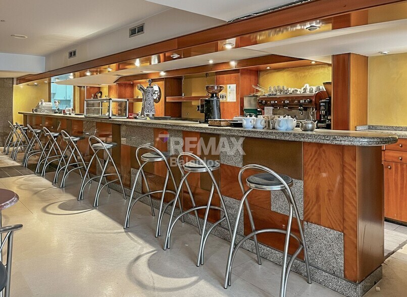 Local commercial dans Vigo, Pontevedra à vendre - Photo de l’immeuble – Image 2 sur 27