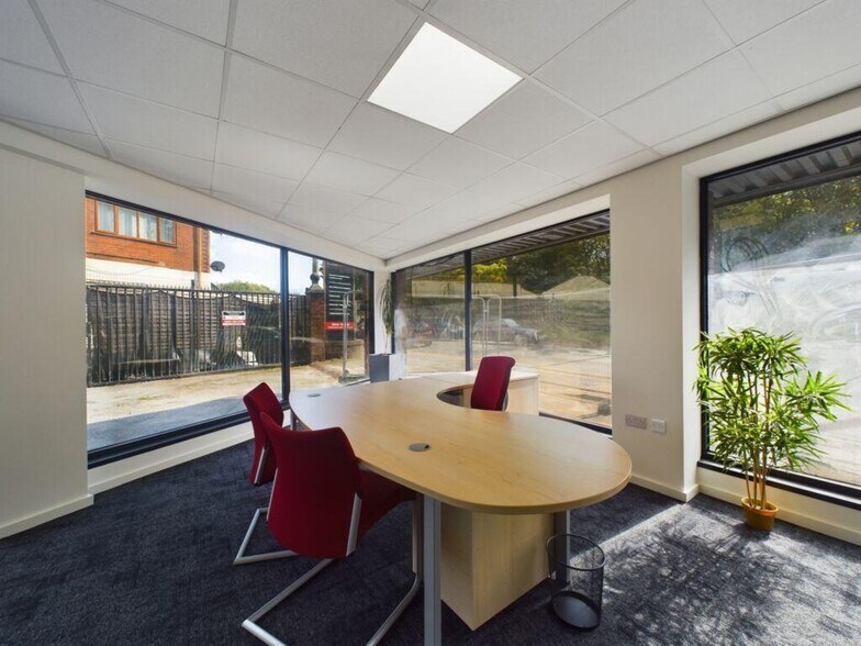 208 Wigan Rd, Wigan à louer - Photo de l’immeuble – Image 2 sur 30