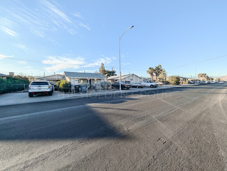 1805 Moser Dr, Henderson, NV à vendre - Photo principale – Image 1 sur 1
