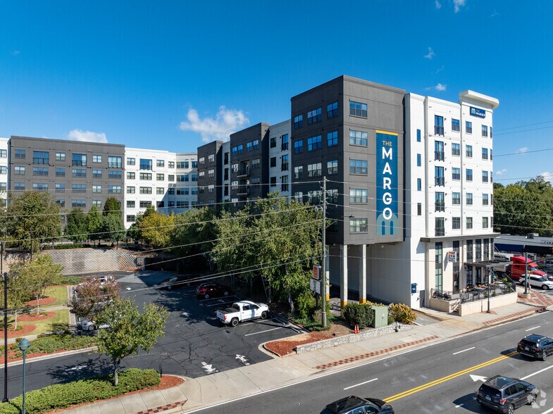 6050 Roswell Rd NE, Sandy Springs, GA à louer - Photo de l’immeuble – Image 3 sur 54