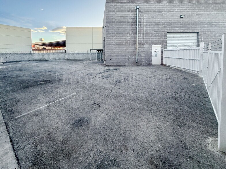 4340 E Alexander Rd, Las Vegas, NV à vendre - Photo de l’immeuble – Image 3 sur 14