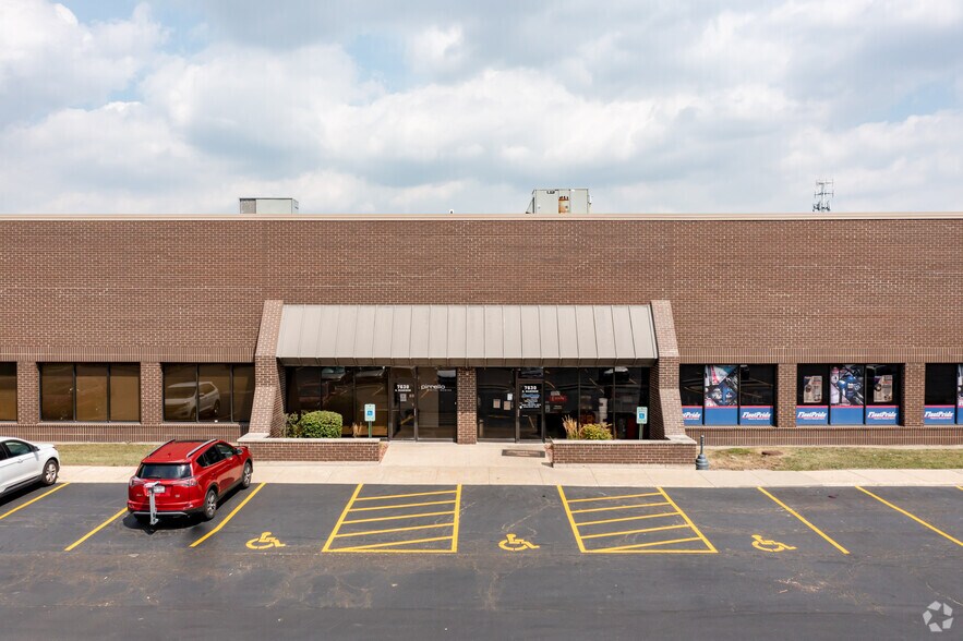 7630 S Madison St, Willowbrook, IL à louer - Photo de l’immeuble – Image 3 sur 6