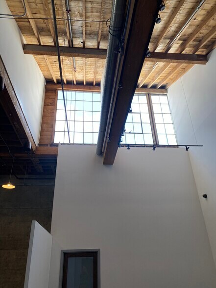 1330 NW Glisan St, Portland, OR à louer - Photo de l’immeuble – Image 3 sur 5