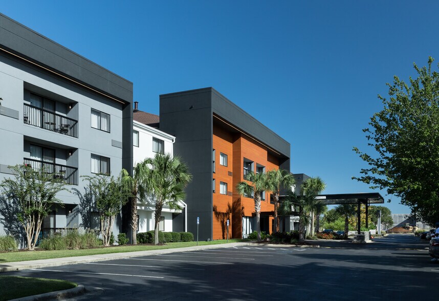 451 Creighton Rd, Pensacola, FL à vendre - Photo de l’immeuble – Image 3 sur 20