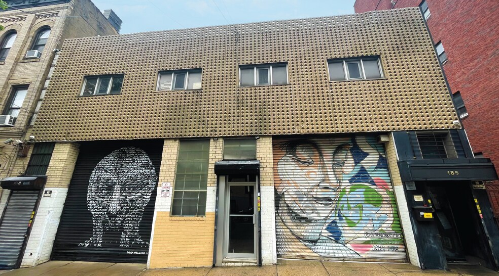 185 Woodward Ave, Ridgewood, NY à vendre - Photo de l’immeuble – Image 1 sur 2