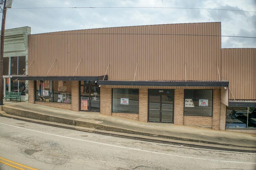 307 E Goliad Ave, Crockett, TX à vendre - Photo principale – Image 1 sur 5