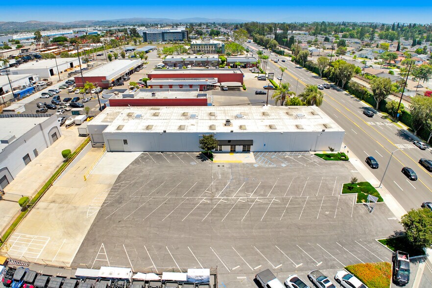 391 E Imperial Hwy, La Habra, CA à louer - Photo de l’immeuble – Image 3 sur 10