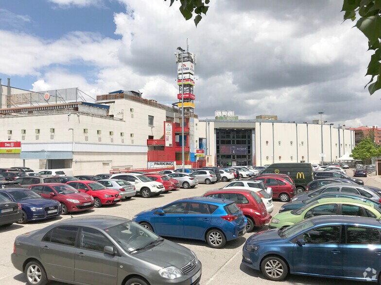 Plaza Del Toro, 1, Tres Cantos, Madrid à vendre - Photo de l’immeuble – Image 2 sur 2