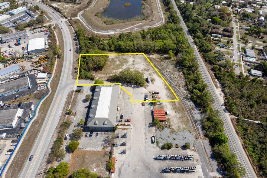 1551 NE Savannah Rd, Jensen Beach, FL à louer - Photo de l’immeuble – Image 2 sur 3