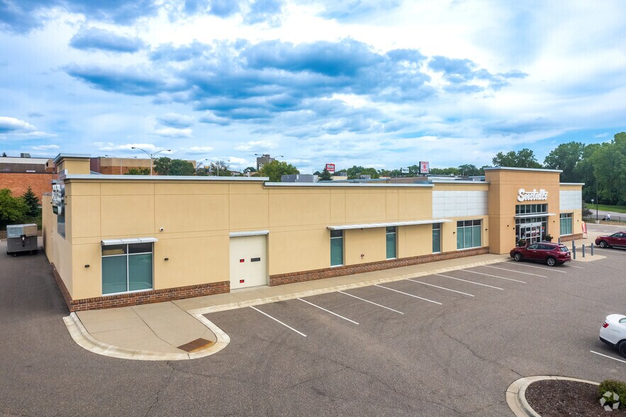 1885 Suburban Ave, Saint Paul, MN à louer - Photo de l’immeuble – Image 2 sur 15