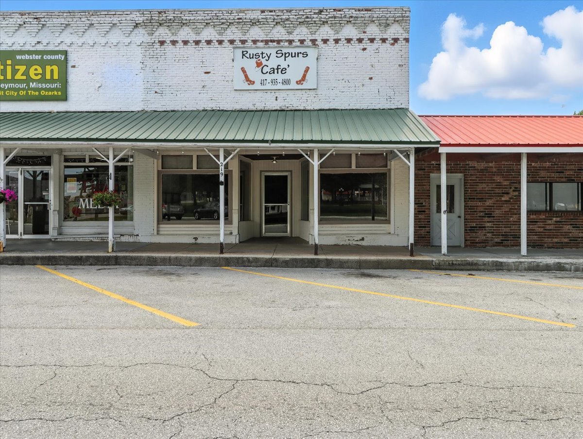 219 Commercial St, Seymour, MO à vendre Photo de l’immeuble– Image 1 sur 22