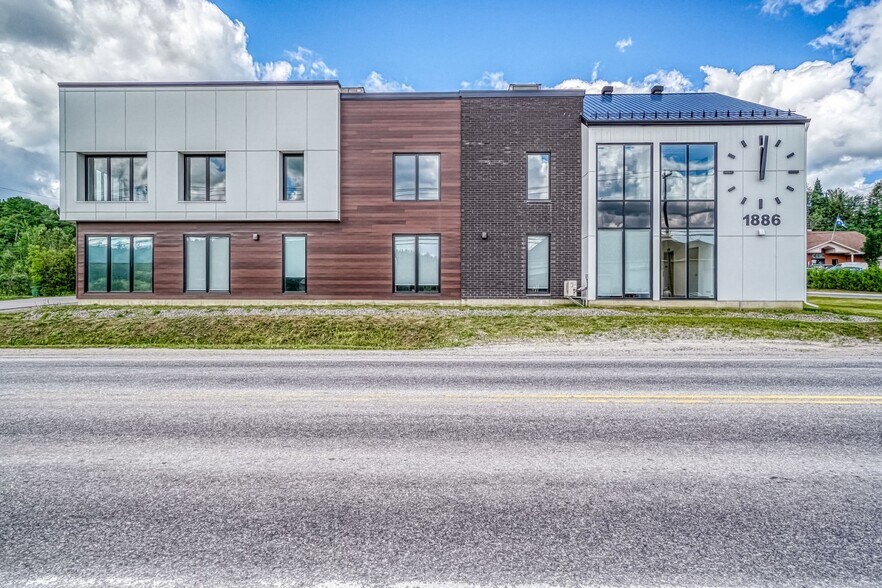 1886 Rte Du Carrefour, Val-des-monts, QC à louer - Photo de l’immeuble – Image 2 sur 2
