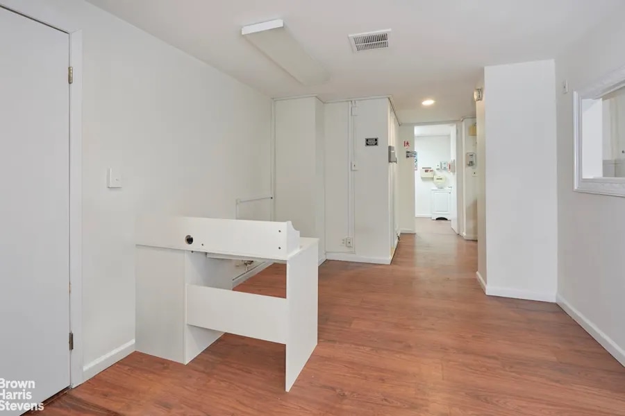 11 E 86th St, New York, NY 10028 - Lot ground - - Photo intérieure - Image 1 of 10