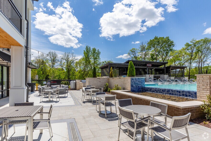 871 Oak Meadow Dr, Franklin, TN à louer - Photo de l’immeuble – Image 3 sur 12
