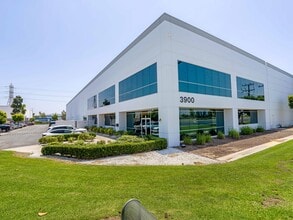 3900 Hamner Ave, Eastvale, CA à louer Photo de l’immeuble– Image 2 sur 3