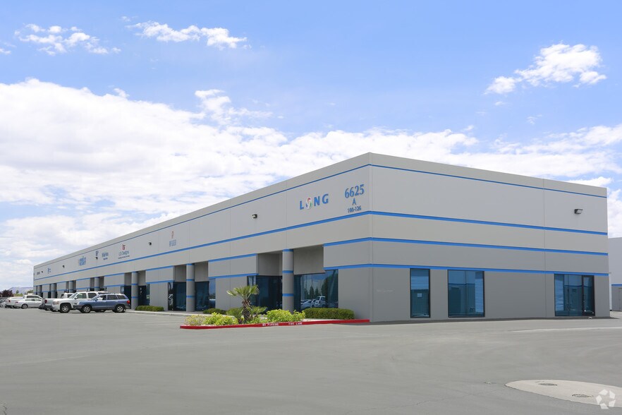 6625 S Valley View Blvd, Las Vegas, NV à louer - Photo de l’immeuble – Image 3 sur 10