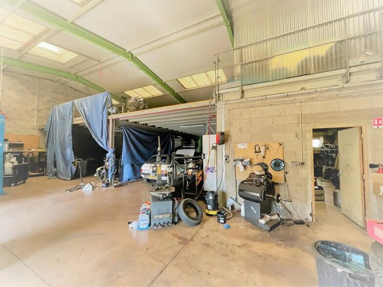 Industriel/Logistique dans Thise à vendre - Photo de l’immeuble – Image 3 sur 3