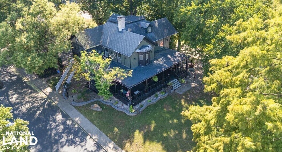 4 S 1st St, Denton, MD à vendre - Photo de l’immeuble – Image 1 sur 56